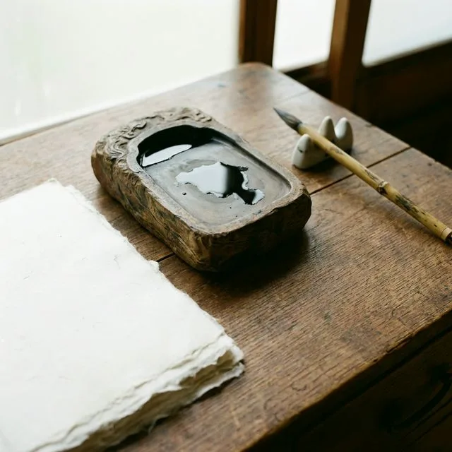 筆と道具 — 羊毛の筆から墨、紙まで